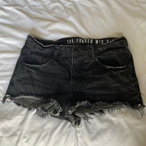 COTTON ON BLACK MID RISE SHORTS🫢💕💕